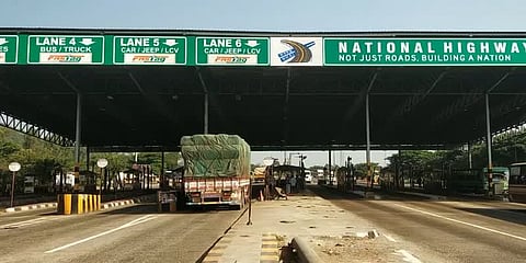 செங்கல்பட்டு சுங்கச்சாவடியில் கட்டணம் இல்லாமல் அனுமதிக்கப்படும் வாகனங்கள்..!