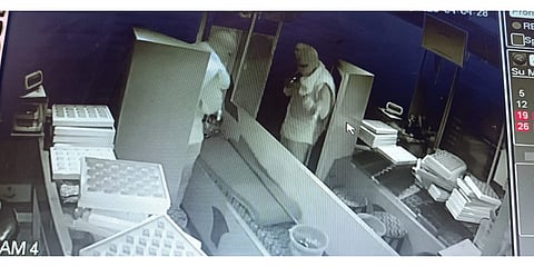 மார்த்தாண்டம் அருகே நகைக்கடையில் 1 கோடி ரூபாய் மதிப்பிலான நகைகள் கொள்ளை