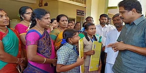 கிராமசபை கூட்டத்தில் கோரிக்கை வைத்த பள்ளி மாணவி... நேரில் சென்று சந்தித்த எம்.பி சு.வெங்கடேசன்