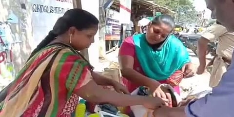 சிஏஏவிற்கு எதிராக சுவர் ஓவியம்: 2 பெண்களிடம் போலீசார் விசாரணை