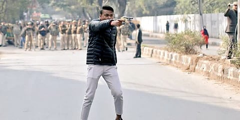 சிஏஏவுக்கு எதிரான ஜாமியா மாணவர்கள் போராட்டத்தில் மர்ம நபர் திடீர் துப்பாக்கிச்சூடு