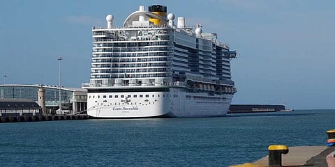 கொரனா வைரஸ் அச்சம்: 7000 பேருடன் நடுக்கடலில் தடுத்து நிறுத்தப்பட்ட கப்பல்