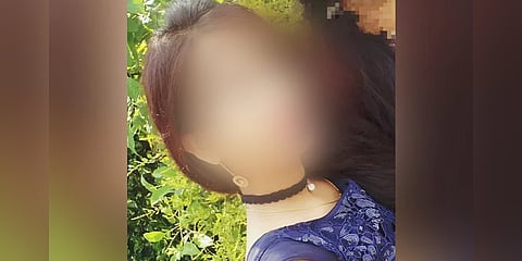 இளம் பெண் மீது பெட்ரோல் ஊற்றி தீ வைத்த நபர் - பட்டப்பகலில் நடந்த விபரீதம்