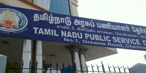 குரூப் 2ஏ தேர்வு முறைகேடு - மனைவிக்காக உதவி செய்த காவலர் கைது