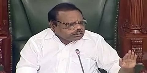 ஓபிஎஸ் உள்ளிட்ட 11 எம்.எல்.ஏக்களை தகுதி நீக்கக்கோரும் வழக்கு: உச்சநீதிமன்றம் சரமாரி கேள்வி