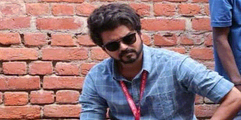 நடிகர் விஜய்யிடம் வருமான வரித்துறையினர் விசாரணை...! மாஸ்டர் படப்பிடிப்பு நிறுத்தம்