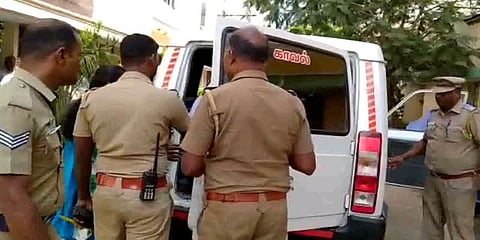 ஆயுர்வேத சிகிச்சை மையம் என்ற பெயரில் பாலியல் தொழில்? - போலீசார் விசாரணை