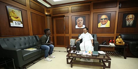 சிஏஏவுக்கு எதிராக ராப் பாடல் பாடிய இளைஞர் - நேரில் அழைத்து பாராட்டிய ஸ்டாலின்