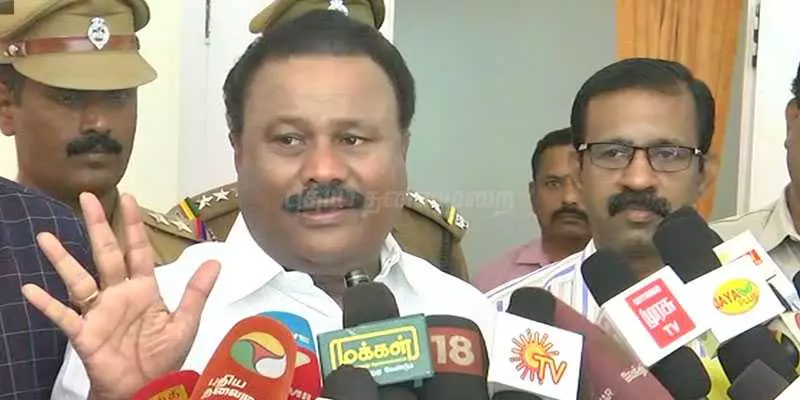 சிறுவனிடம் வருத்தம் தெரிவித்தார் அமைச்சர் திண்டுக்கல் சீனிவாசன்..!