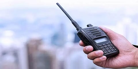 வாக்கி டாக்கி முறைகேடு - காவல்துறை அதிகாரிகள் வீட்டில் ரெய்டு