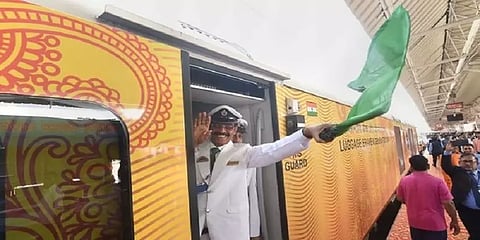 முதற்கட்டமாக 100 பாதைகள்.. 150 ரயில்கள்.. - தனியார்மயமாகும் ரயில்வேதுறை