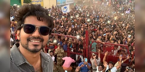 ‘நன்றி நெய்வேலி’ - ரசிகர்கள் பட்டாளத்துடன் ட்விட்டரில் விஜய் போட்ட செல்ஃபி