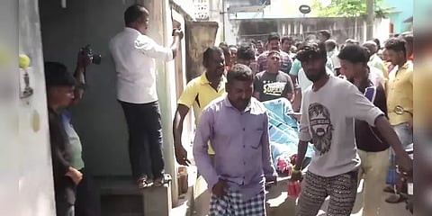 பிரான்சிலிருந்து திரும்பிய மகனை சொத்து தகராறில் அடித்துக் கொன்ற தந்தை