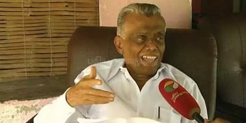 ‘அரசியல் சட்டப்படி சபாநாயகர் நடவடிக்கை எடுத்திருக்க வேண்டும்’ : முன்னாள் சபாநாயகர் அதிருப்தி