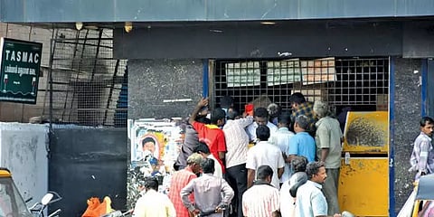 தமிழகத்தில் டாஸ்மாக் மூலம் ரூ.30,000 கோடி வருவாய்