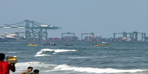 சென்னைக்கு வந்த சீனக் கப்பலில் பூனை: அதிகாரிகள் விசாரணை!