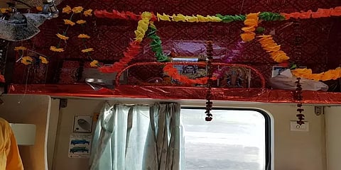 பிரதமர் மோடி தொடங்கிவைத்த ரயிலில் சிவனுக்கென ஓரிடம்!