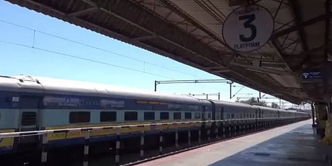 குளிர்பானத்தில் மயக்க மருந்து - ரயில் நிலையத்தில் நகையை பறிகொடுத்த மூதாட்டி