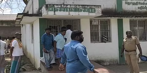 ‘சவ ஊர்வலத்தில் பூ வீசுவதில் தகராறு’ - கொலையில் முடிந்த சோகம்..!