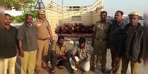 நூதன முறையில் செம்மரங்கள் கடத்தல் : திரைப்பட பாணியில் விரட்டிப்பிடித்த போலீஸ்