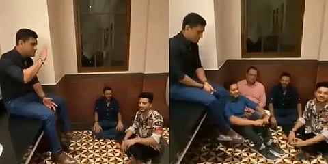 ''பாத்ரூம் சிங்கர் தோனி'' - வைரலாகும் தோனி பாட்டு பாடும் வீடியோ!