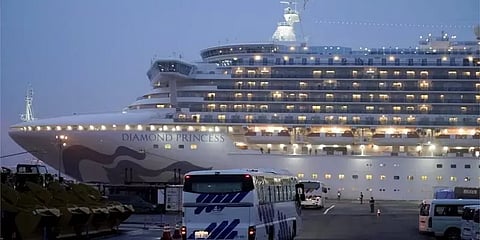 கொரோனா வைரஸ் பாதிப்பு: ஜப்பான் கப்பல் பயணிகள் சொந்த நாட்டுக்கு திரும்ப தொடங்கினர்