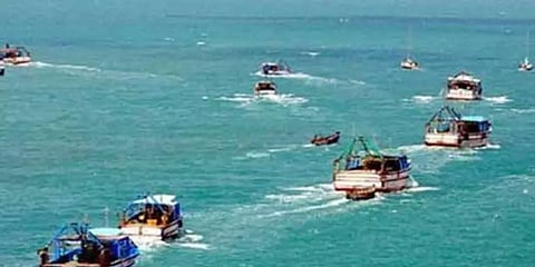 ராமேஸ்வரம் மீனவர்கள் மீது துப்பாக்கிச்சூடு - இலங்கை படையினர் மீது புகார்