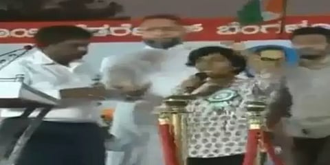 ‘பாகிஸ்தான் வாழ்க’- ஓவைஸி பேசிய மேடையில் முழக்கமிட்ட இளம்பெண்..!