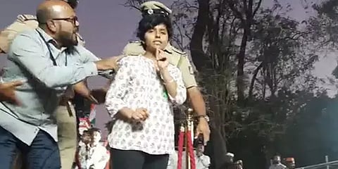 “சிலருடன் சேர்ந்து இவ்வாறு செய்கிறார்”- பாகிஸ்தானுக்கு ஆதரவாக முழக்கமிட்ட பெண்ணின் தந்தை