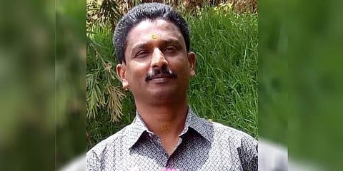 தந்தை இறந்தது தெரியாமல் பொதுத் தேர்வு எழுதிய மாணவி - கேரளாவில் உருக்கமான நிகழ்வு