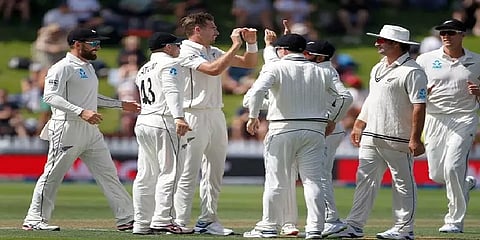 பந்துவீச்சில் அதிரடி காட்டிய நியூசிலாந்து: 165 ரன்களில் சுருண்டது இந்தியா..!