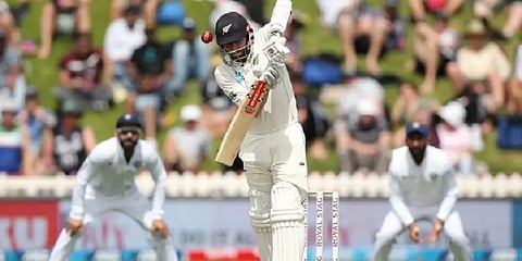 வில்லியம்சன் அரைசதத்தால் நியூசிலாந்து முன்னிலை - மீண்டு வருமா இந்தியா அணி?