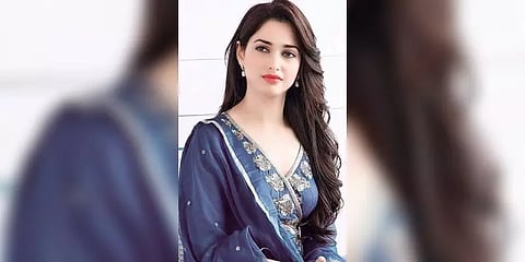 ‘ஒரு வரியில் சினிமாத்துறை வாழ்க்கை பற்றி’ - ரசிகர்களின் சரமாரி கேள்விகளுக்கு தமன்னா பதில்