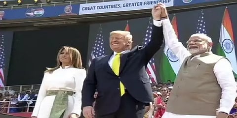 அன்று டீ விற்றவர்; இன்று பிரதமர் - புகழ்ந்த ட்ரம்ப், நெகிழ்ந்த மோடி!