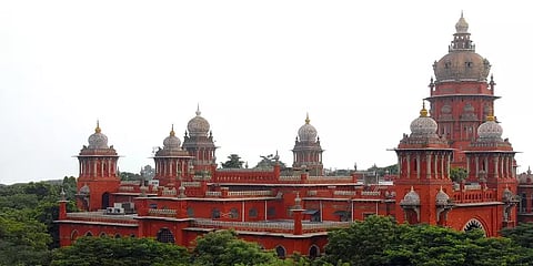 சாலைகள் மீதே மீண்டும் சாலைகளை அமைப்பது ஏன்? - உயர் நீதிமன்றம் கேள்வி