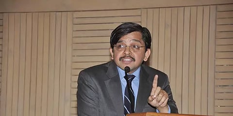 அதிரடிகளுக்கு பெயர்போன நீதிபதி முரளிதர்... யார் இவர்..?