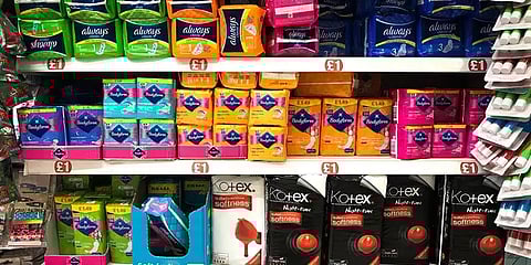 சானிட்டரி நாப்கின்களை இலவசமாக வழங்கும் முதல் நாடாக மாறும் ஸ்காட்லாந்து..!