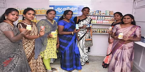 ஊட்டியில் திருநங்கைகள் நடத்தும் ஆவின் பாலகம் திறப்பு !