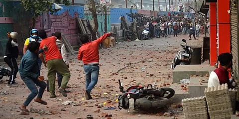 டெல்லி வன்முறையில் இரண்டாயிரம் கிலோ உடைந்த செங்கற்கள்