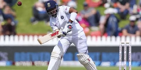 அஸ்வினுக்கு பதில் ஜடேஜா சேர்ப்பு: பிரித்வி ஷா அதிரடி அரைசதம்!