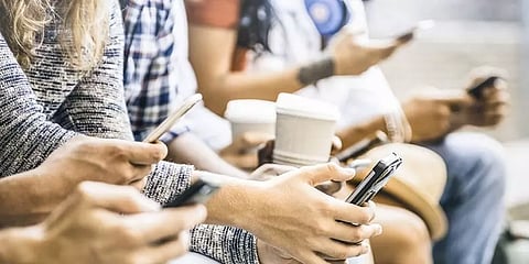 116 கோடி செல்போன்கள்.. கேம் விளையாடுவதில் தீவிரம்: இந்தியர்களின் நிலை என்ன?