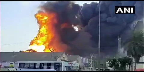 மாதவரத்தில் ரசாயன கிடங்கில் பயங்கர தீ விபத்து