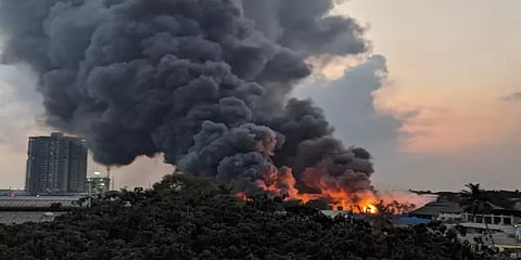 ரசாயன கிடங்கில் பயங்கரத் தீ: தொடரும் தீயணைப்பு பணி