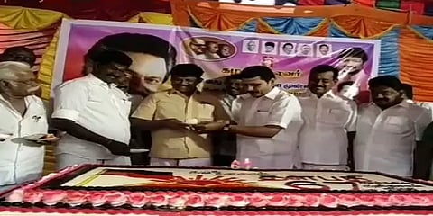 மு.க.ஸ்டாலின் பிறந்தநாள்: 67 கிலோ கேக் வெட்டி திமுகவினர் கொண்டாட்டம்!