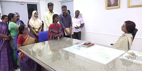 ‘நானும் கலெக்டர் ஆகவேண்டும்’ - வாட்ஸ்அப் செய்த மாணவியை நேரில் அழைத்த ஆட்சியர்..!