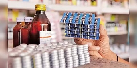 கொரோனா எதிரொலி: பாராசிட்டமால் உள்ளிட்ட 26 மருந்துகளின் ஏற்றுமதிக்கு தடை..!