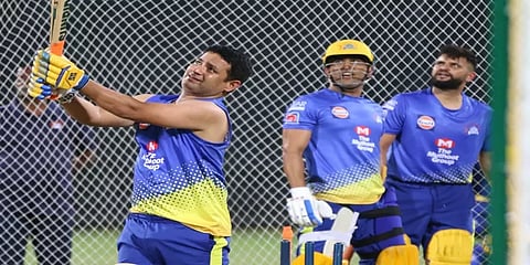 தூக்கியடித்த பியூஷ் சாவ்லா ! அண்ணாந்து பார்த்த "அண்ணாத்த"