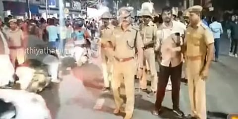 கோவையில் இந்து முன்னணி மாவட்ட செயலாளர் மீது தாக்குதல் - போலீஸ் குவிப்பு