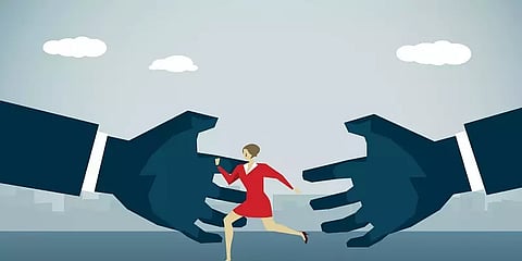 பல தளங்களிலும் கால் பதிக்கும் பெண்களை நசுக்கும் பாலியல் துன்புறுத்தல்கள்..!