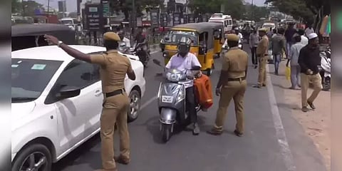 2 மணி நேரத்தில் 692 பேர் மீது வழக்குப்பதிவு - வாகன ஓட்டிகளிடம் வேலூர் போலீஸ் அதிரடி